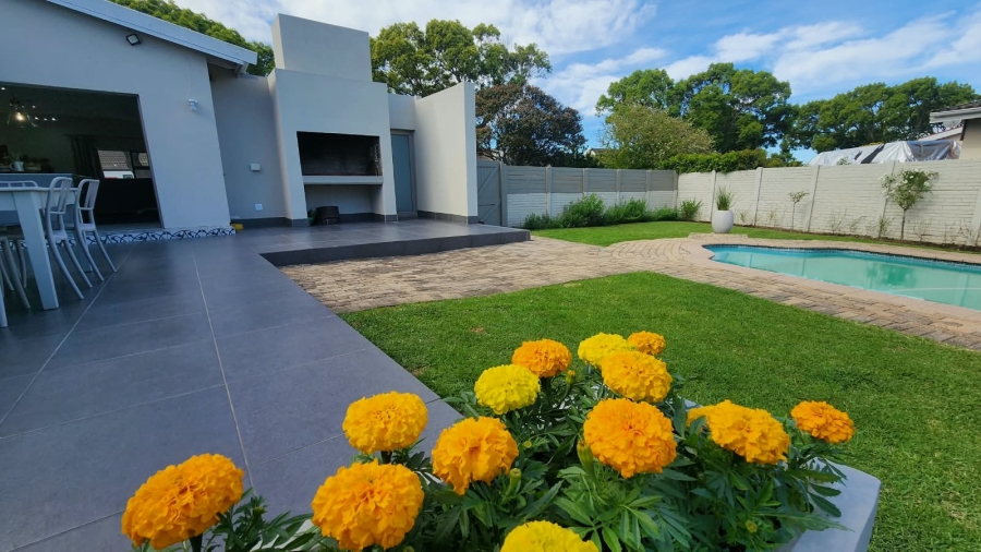 4 Bedroom Property for Sale in Loerie Park Western Cape